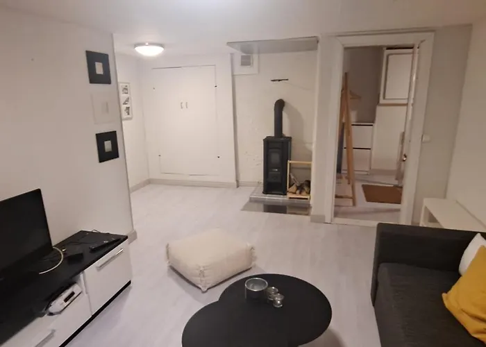 In A Furnished 카리나