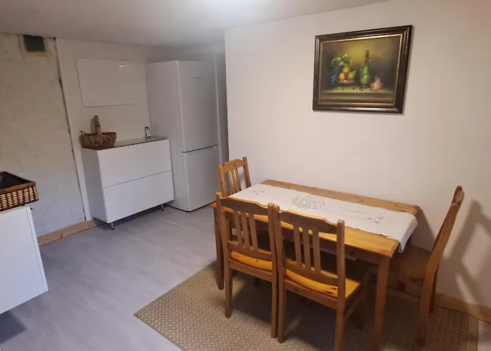 In A Furnished 카리나