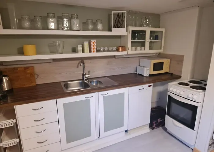 In A Furnished 홈스테이